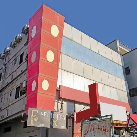 Hotel OYO Flagship 85723 Felicita Nx Mundhva Exterior foto