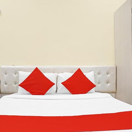 Hotel OYO Flagship 85723 Felicita Nx Mundhva Exterior foto
