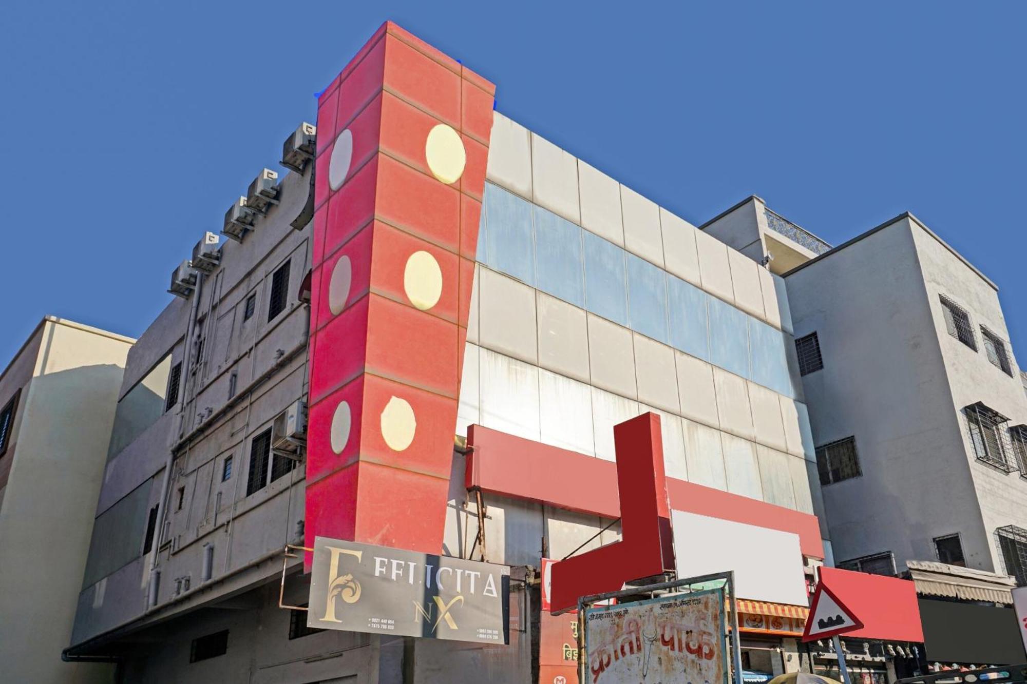 Hotel OYO Flagship 85723 Felicita Nx Mundhva Exterior foto