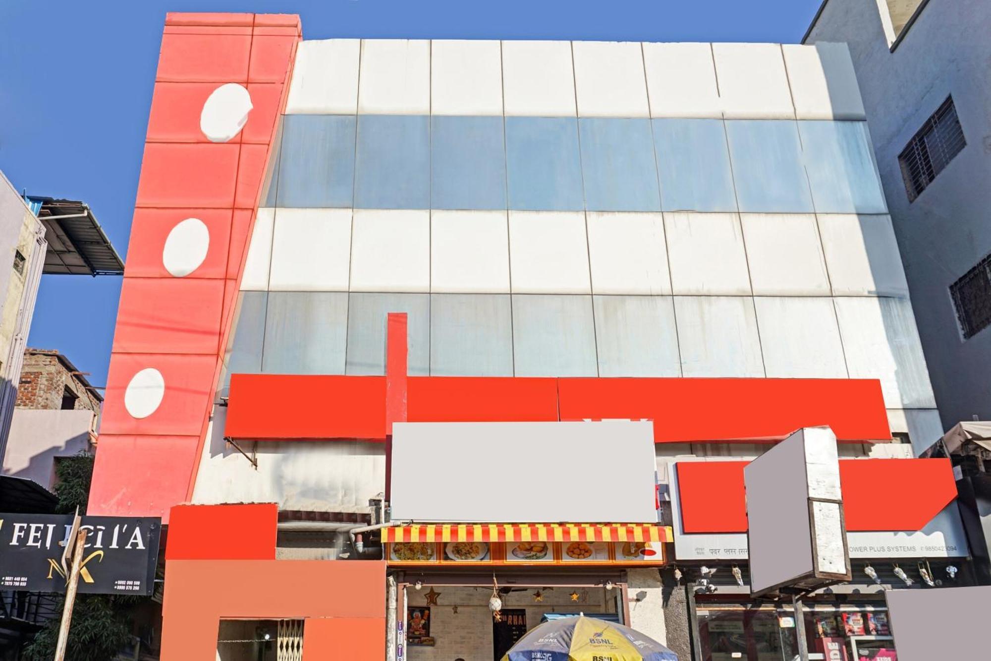 Hotel OYO Flagship 85723 Felicita Nx Mundhva Exterior foto